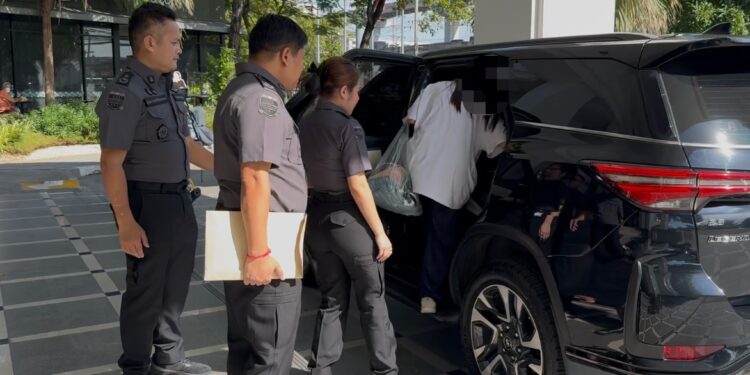 DSI คุมตัวนายหน้าจัดหาหญิงรับจ้างอุ้มบุญฯ ฝากขังศาลอาญา