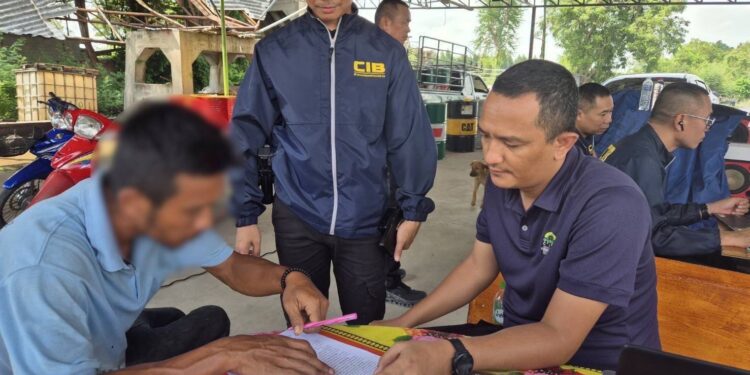 ปคบ.บุกทลายแหล่งผลิตน้ำมันใช้แล้วปลอมแปลงในพื้นที่สุพรรณบุรี