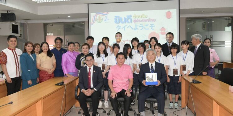 นนทบุรี – คณะนักเรียนและครูจากเมืองมิซาโตะ ประเทศญี่ปุ่น เข้าเยี่ยมคารวะผู้ว่าราชการจังหวัดนนทบุรี