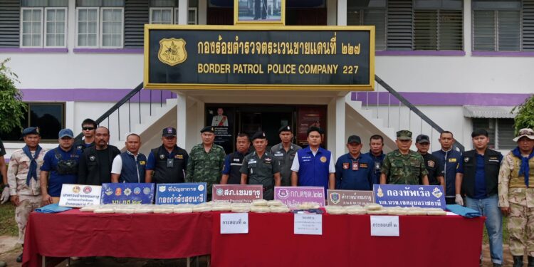 อุบลราชธานี-ตชด.227ยึดยาบ้า 280,000 เม็ด ขนใส่กระสอบปุ๋ยซุกป่าละเมาะ เจ้าของไหวตัวทันไม่มีผู้ใดกล้าเข้ามารับขนย้ายต่อ