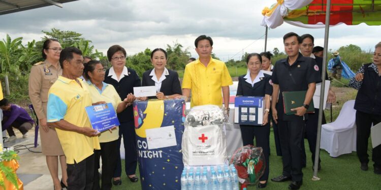 จังหวัดนนทบุรีจัดพิธีมอบบ้านตามโครงการเฉลิมพระเกียรติพระบาทสมเด็จพระเจ้าอยู่หัวเนื่องในโอกาสมหามงคลเฉลิมพระขนมพรรษา 28 กรกฎาคม 2568   