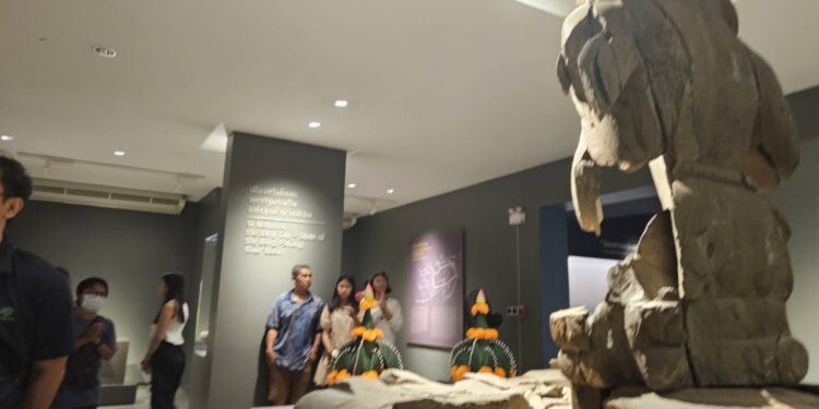 ปราจีนบุรี-สายมู!ทั่วสารทิศกว่า 5,000 คนแห่ขอพรเลขเด็ดพระพิคเณศร 1,400 ปี   