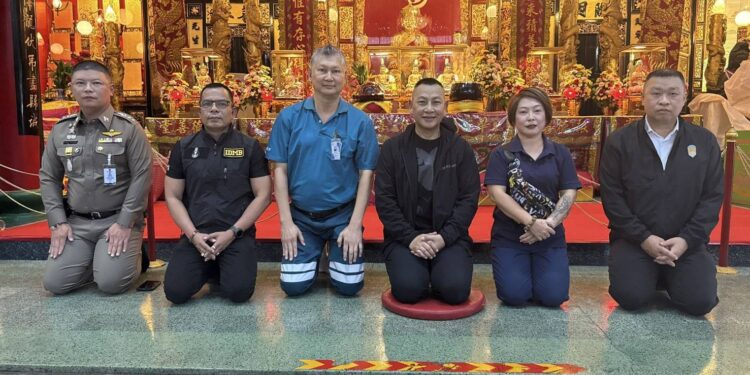 ป่อเต็กตึ๊งให้การต้อนรับ ผู้บัญชาการตำรวจแห่งชาติเข้าสักการะหลวงปู่ไต้ฮง และทำบุญชุดข้าวสาร เนื่องในงานประเพณีทิ้งกระจาด ประจำปี 2568 ณ มูลนิธิป่อเต็กตึ๊ง พลับพลาไชย กรุงเทพฯ  .