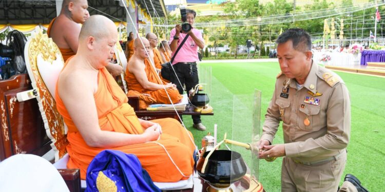 ผู้ว่าฯชลบุรีเป็นประธานพิธีเททองหล่อพระสมเด็จองค์ปฐม ณ วัดนามะตูม