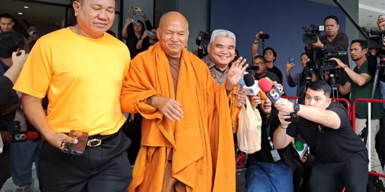 ทิดจอร์จ-หมอบี” นอนคุกคืนแรกหลับปกติ เตรียมพร้อมนำยาโรคประจำตัวมาด้วย