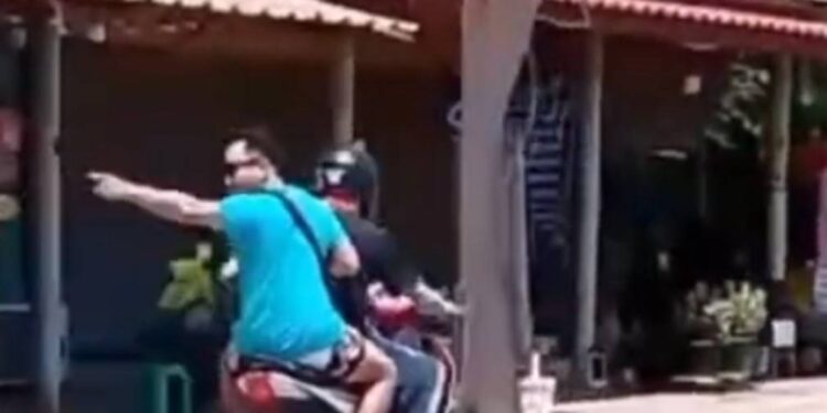 ปราจีนบุรี – จับได้ทันควันเพียงข้ามวัน!แก๊งปล่อยเงินกู้โปรยใบปลิวเกลื่อน