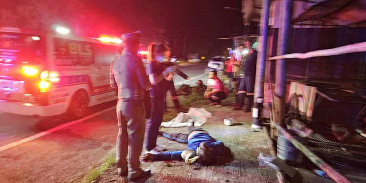 ลุงซิ่ง จยย. มุ่งไปร่วมงานวันเกิดภรรยา เสยเสาไฟฟ้าดับคาที่