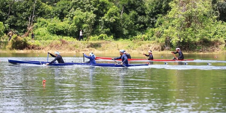 ยะลา – ศึกเจ้าสายน้ำบ้านพรุคัพ ครั้งที่ 1 เปิดฉากสุดคึกคัก แข่งขันเรือบาแต–เรือพลาสติก ต้านยาเสพติด