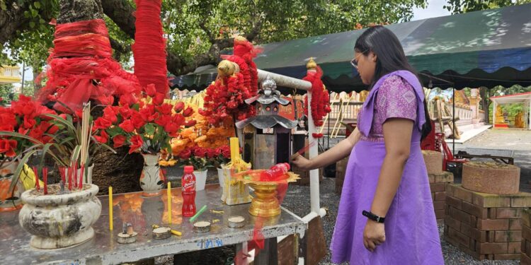ปราจีนบุรี – คึกคัก!คอหวยเฮ!ขอโชคลาภเลขเด็ดปู่ท้าวเวชสุวรรณวัดต้นโพธิ์ศรีมหาโพธิ