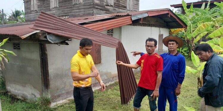 อำนาจเจริญ ปภ.และชลประทาน ออกสำรวจความเสียหายพร้อมเข้าให้การชาวยเหลือจากอิทธิพลพายุทาจิกิพัดถล่มบ้านเรือนเสียหาย