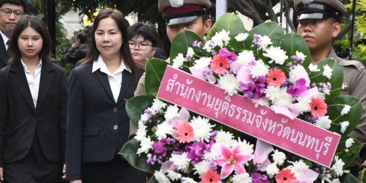 นนทบุรี – วันพระบิดาแห่งกฎหมายไทย พิธีวางพวงมาลาวันรพีนนทบุรี ประจำปี 256