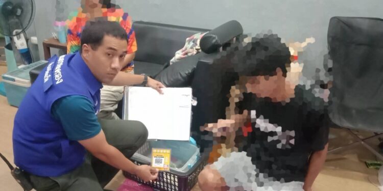 สืบเนื่องจากฝ่ายความมั่นคงอำเภอปากเกร็ด ได้รับเรื่องร้องเรียน กรณีร้านจำหน่ายน้ำกระท่อมหลากสี(ผสมน้ำผลไม้) บริเวณซอยวัดกู้ จังหวัดนนทบุรี และยังเป็นแหล่งมั่วสุมของกลุ่มวัยรุ่น