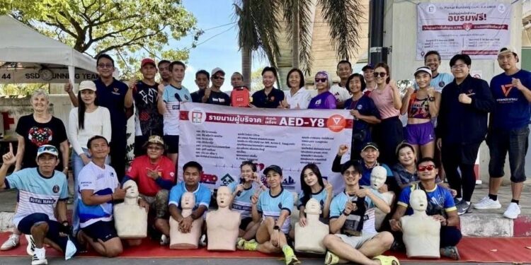 นนทบุรี ทีม Portal Running จับมือ สส.นพดล เขต 4 จัดอบรม CPR และการใช้เครื่อง AED พร้อมมอบเครื่องช่วยชีวิตติดตั้งที่สวนสมเด็จฯ