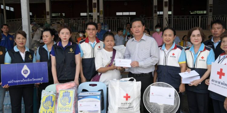 ผู้ว่าราชการจังหวัดนนทบุรีพร้อมนายกเหล่ากาชาดนนทบุรีลงพื้นช่วยเหลือผู้ประสบภัยจากเหตุเพลิงไหม้บ้านเรือนเสียหายจำนวน 8 หลังเพื่อบรรเทาความเดือดร้อนและฟื้นฟูชีวิตความเป็นอยู่ของประชาชน