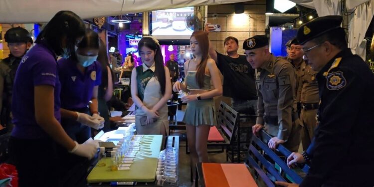 นนทบุรี ผู้ว่านนท์ฯ–ผู้การนนท์ฯ เปิดปฏิบัติการ “No Drugs No Dealers” ผนึกกำลัง 200 นาย ลุยกวาดล้างผับ-ยาเสพติดทั้งจังหวัด