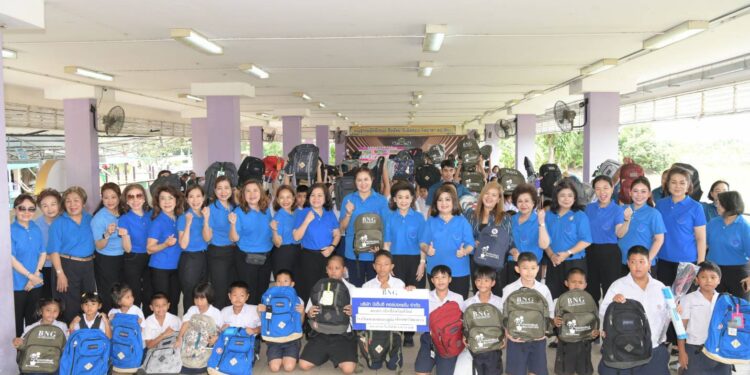 นนทบุรี-สมาคมแม่ดีเด่นแห่งชาติประจำจังหวัดนนทบุรี ร่วมกับสมาคมสตรีนนทบุรีและสมาคมนักธุรกิจและวิชาชีพแห่งประเทศไทย – ปทุมนนท์ จัดกิจกรรมมอบทุนการศึกษาแก่นักเรียน