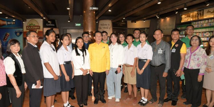 นนทบุรี-ตรวจเยี่ยมผู้ประกอบกิจการโรงงานรับฟังความคิดเห็นและปัญหาของผู้ประกอบการ