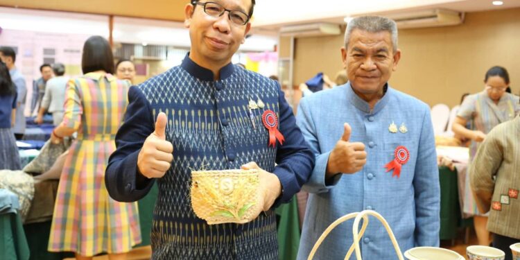 สกลนคร ประกวดผ้าลายพระราชทาน “ผ้าลายสิริราชพัสตราภรณ์” และงานหัตถกรรม