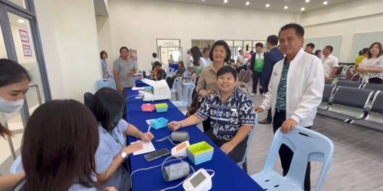 รพ.จุฬารัตน์และ รพ.จุฬารัตน์ ชลเวช เข้าร่วมทัพเสริมเกาะป้องกันการเจ็บป่วยให้กับ ข้าราชการ พนักงานเทศบาลนครบ้านสวนและประชาชนทั่วไปในพื้นที่เทศบาลนครบ้านสวน