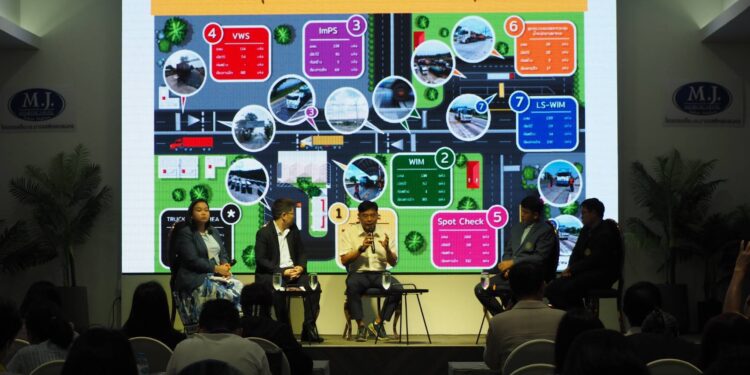 สกลนคร ป.ป.ช.ล้อมคอกรถบรรทุก ป้องกันน้ำหนักเกินทำถนนพัง