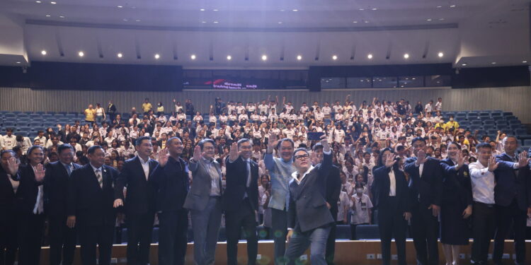 ป.ป.ส. มอบรางวัลทีมเยาวชนผู้ชนะการประกวดคลิปสั้นรณรงค์ป้องกันยาเสพติดเชิงสร้างสรรค์ ภายใต้โครงการสื่อสาร สร้างสรรค์ รู้เท่าทันยาบ้า (BE SMART SAY NO TO DRUGS) ปีที่ 2