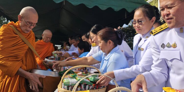 . วันแม่ -อำเภอศรีมโหสถ จัดพิธีทางศาสนามหามงคล พิธีทำบุญตักบาตร และพิธีลงนามถวายพระพรช่วงเช้าช่วงค่ำพิธีถวายเครื่องราชสักการะ วางพานพุ่ม และพิธีจุดเทียนถวายพระพรชัยมงคล เนื่องในโอกาสวันเฉลิมพระชนมพรรษา สมเด็จพระนางเจ้าสิริกิติ์ พระบรมราชินีนาถ พระบรมราชชนนีพันปีหลวง ๑๒ สิงหาคม ๒๕๖๘