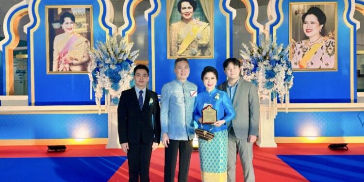 “ชวรัตน์ วงศ์ธนะบูรณ์ อธิบดีอัยการอาญากรุงเทพใต้พร้อมนายสมเกียรติ มั่นคง คณะที่ปรึกษาฯ ร่วมรับเสด็จงาน ”ลูกกตัญญูฯ“ณ อิมแพ็ค เมืองทองธานี สภาสังคมสงเคราะห์ฯ จัดมอบรางวัลลูกกตัญญูฯ วันแม่แห่งชาติ 12 ส.ค. 2568