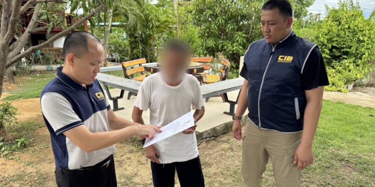 รวบกรรมการบริษัทค้าของเก่าออกใบกำกับภาษีปลอมกว่า 2,000 ฉบับ เสียหายกว่า 1,000 ล้านบาท