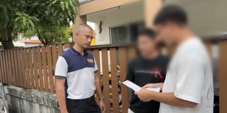 ปิดเกม! รวบหนุ่มแสบ 3 หมายจับ ตุ๋นขายบ้านซ้อนบ้าน เหยื่อช้ำเสียเงินดาวน์-ไร้ที่อยู่