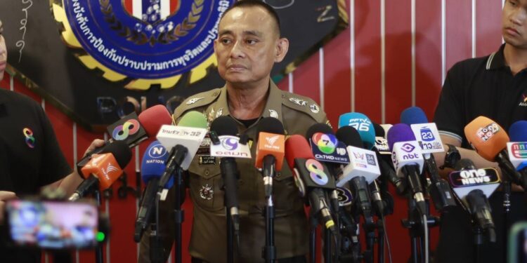 บิ๊กเต่า เผย ที่มา การเปิดโปงทุจริตเงินบริจาควัดพระบาทน้ำพุ ‘หมอบี’ และสาวใกล้ชิดกับสาว 3คนอยู่บ้านด้วยกัน อีก1คนพึ่งเข้ามา จึงโดนแรงเสียดทานมีปัญหาจนออกมาแฉ ชี้ เป็นเหมือนเส้นเลือดใหญ่ที่ต้องเร่งขยายผล มอง “อลงกตการละคร” หลังเดินได้ปกติ ผิดกับตอนเป็นพระ เพื่อตบตาประชาชนให้ได้ทรัพย์สินมา