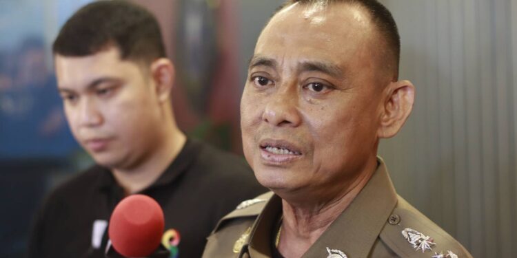 บิ๊กเต่า เล่าย้อน เกือบถูกย้ายหน่วย ปีที่แล้ว เหตุเป็นก้างขวางคอ กุนซือถือโผรายชื่อแต่งตั้งตำรวจ พร้อมถามกลางวงประชุม บช.ก. จะอยู่กันแบบนี้หรือ ลั่น ถ้าไม่หยุดพฤติกรรม ก็จะสู้แบบไม่ไว้หน้า