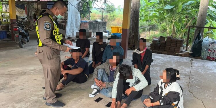 ตร.ทางหลวง (ปราจีนบุรี – สระแก้ว) จับ 9 กัมพูชา1ไทย! เดินทางเข้ามาและอยู่ในราชอาณาจักรไทยโดยไม่ได้รับอนุญาต