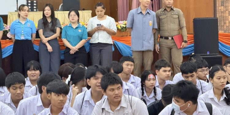 ”ผกก.สน.บวรมงคล“ขานรับนโยบาย น.1 สั่งเดินเครื่องโครงการส่งเสริมความปลอดภัยในเด็กฯ”บุหรี่ไฟฟ้าคือภัย สวมหมวกนิรภัยคือทางรอด ให้ นร.รร.วัดลิงขบ