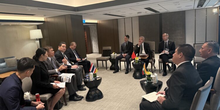 ไทย-จีน-เมียนมา จับมือยกระดับความร่วมมือสืบสวน ติดตามตัวผู้ต้องหา มุ่งสกัดกั้นสารตั้งต้นและเคมีภัณฑ์ในพื้นที่รัฐฉานตอนเหนือ พร้อมพัฒนาระบบการระบุและยืนยันตัวตนบุคคล (Biometrics)