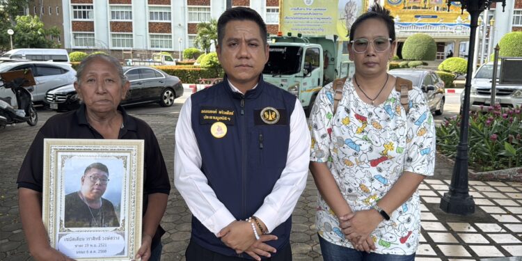 นนทบุรี ต่อข่าว แม่ร่ำไห้! ควงทนายรณณรงค์ ร้องศูนย์ดำรงธรรม ไขปมลูกชายไรเดอร์ดับปริศนาบนสะพานพระราม 5