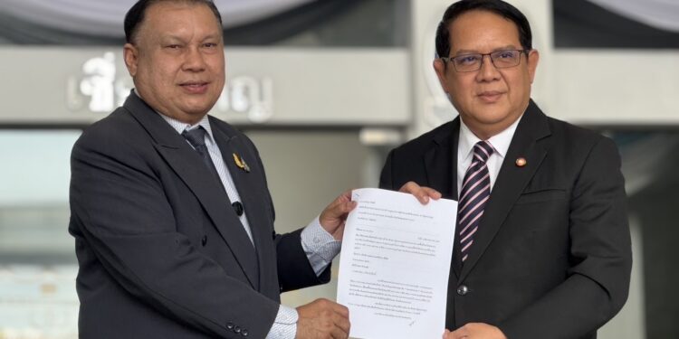 “สนธิญา” ร้อง DSI เร่งสอบปม “ไอ้โม่ง” โทรซื้อโหวตหัวละ 10 ลบ.ผ่าน “งบฯ 69 – พ.ร.บ.คาสิโน”