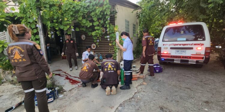 แค้นสะสม พี่น้องคุยไม่ลงตัวธุรกิจกงสี พี่คนที่ 2 ยิงใส่น้องคนที่ 4 และลูกชายดับ ก่อนปลิตชีพตัวเอง ในบ้านพัก