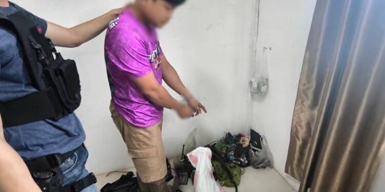 บุกจับ “โซ่” มือปืนโหด หมายจับคดีอุกฉกรรจ์ ยิงถล่มเหยื่อ 6 นัดรอดตายหวุดหวิด หลังหลบซ่อนนาน 4 เดือน