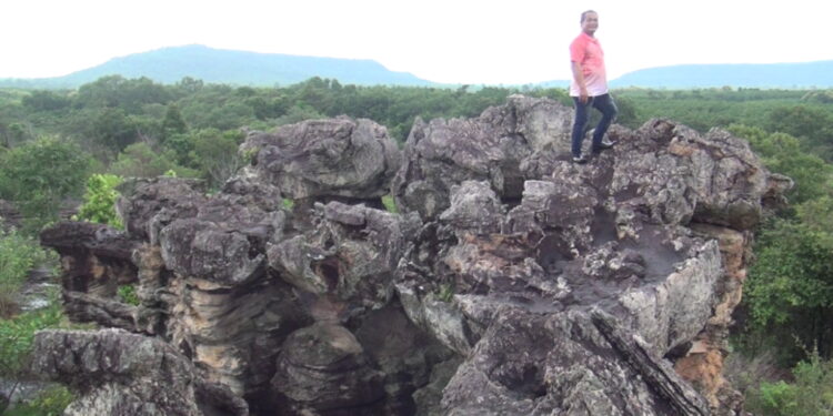 ยโสธร ผลักดันให้ภูถ้ำพระเป็นแหล่งท่องเที่ยวทางธรรมชาติ ภูถ้ำพระในอำเภอเลิงนกทา จังหวัดยโสธร เป็นแหล่งท่องเที่ยวเชิงวัฒนธรรมที่รอให้ชาวพุทธและประชาชนทั่วไปได้