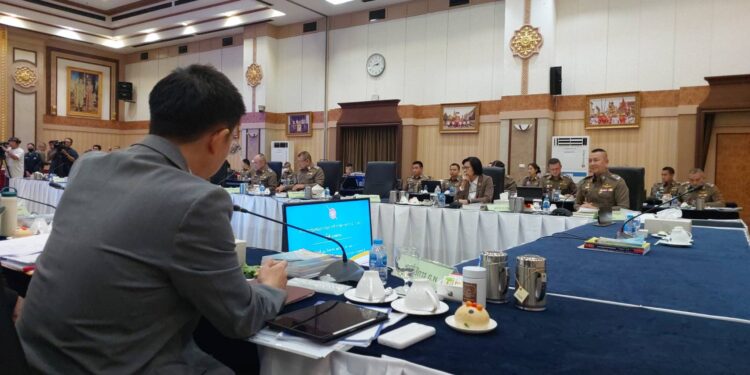 พล.ต.อ.กิตติ์รัฐ พันธุ์เพ็ชร์ ผู้บัญชาการตำรวจแห่งชาติ ( ผบ.ตร. ) ในฐานะรองประธานคณะกรรมการข้าราชการตำรวจ ( รองประธาน ก.ตร. ) เป็นประธานการประชุม ก.ตร. ครั้งที่ 8/2568