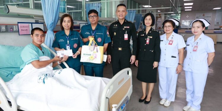 มูลนิธิป่อเต็กตึ๊ง เข้าเยี่ยมและให้กำลังใจทหารที่ได้รับบาดเจ็บจากสถานการณ์ชายแดนไทย-กัมพูชา ที่โรงพยาบาลค่ายสุรนารี จังหวัดนครราชสีมา