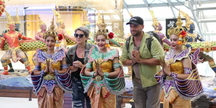 สมุทรปราการ ท่าอากาศยานสุวรรณภูมิจัดแสดง “กินรีกินราหรรษา” โชว์มนต์เสน่ห์นาฏศิลป์ไทยสู่สากล