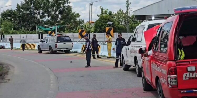 นนทบุรี หนุ่มใหญ่วัย50 ปีขี่รถจยย.หลุดโค้งร่างกระเด็นข้ามแบริเออร์เสียชีวิต