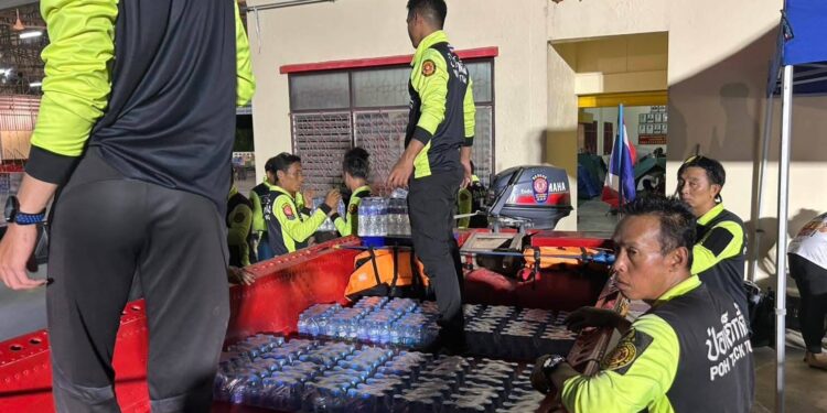 ทีมบรรเทาสาธารณภัยมูลนิธิป่อเต็กตึ๊ง ช่วยเหลือผู้ประสบอุทกภัยในพื้นที่จังหวัดเพชรบูรณ์