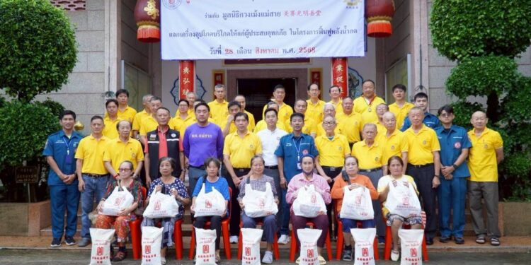 มูลนิธิป่อเต็กตึ๊ง เร่งกระจายกำลังช่วยเหลือผู้ประสบภัยน้ำท่วม ระดมทีมกู้ชีพ กู้ภัย จัดตั้งโรงครัวฯ จัดกำลังช่วยเหลือชาวเพชรบูรณ์ และส่งทีมสังคมสงเคราะห์ แผนกสาธารณภัยฟื้นฟูหลังน้ำลดแก่ชาวเชียงราย พะเยา น่าน สุโขทัย