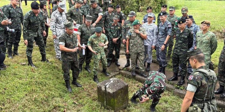 กองทัพเรือ นำผู้ช่วยทูตทหารจาก 8 ประเทศอาเซียนเยี่ยมชมชายแดนไทย-กัมพูชา หลักเขตที่ 73