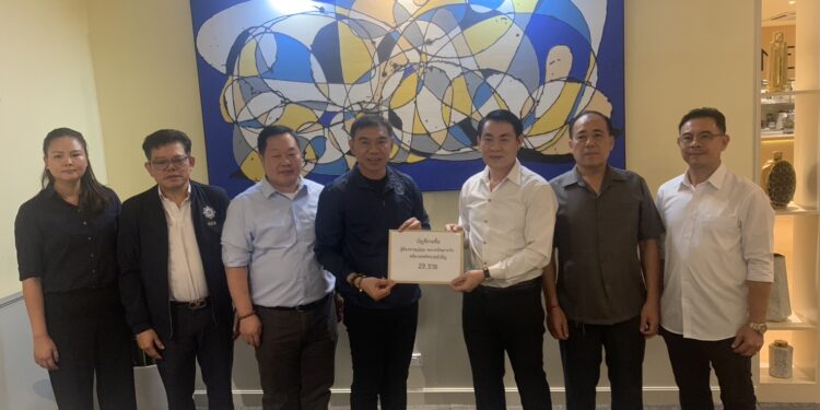 เลขาธิการ ป.ป.ส. รุดหน้าเดินทางไป สปป.ลาว ส่งมอบบัญชีรายชื่อผู้ต้องหาคนไทยหลบหนีหมายจับรายสำคัญ