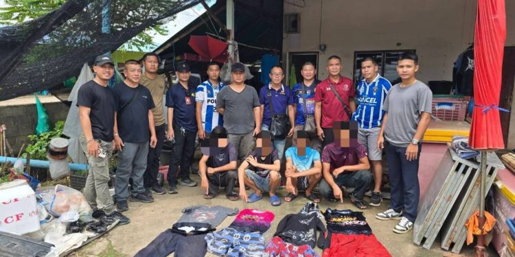 รวบ 4 โจ๋ศรีชาวมหาโพฺธิบุกชำแหละชิ้นส่วนรถจยย.คาที่ตรวจยึดรถโรงพักประจันตคามได้เพียงข้ามวันหลัง ตามจากกล้องวงจรปิด