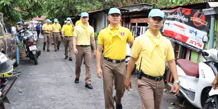 ตำรวจจิตอาสา สน.เตาปูน ลงพื้นที่ เข้าให้ความช่วยเหลือประชาชน ที่ได้รับผลกระทบจากภัยพิบัติ