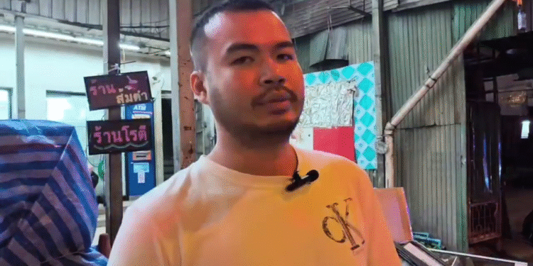 นนทบุรี เจ้าของร้านก๋วยเตี๋ยวเซ็ง พม่า4คนกินเหล้าตีกันเองพังร้านก๋วยเตี๋ยวยับ